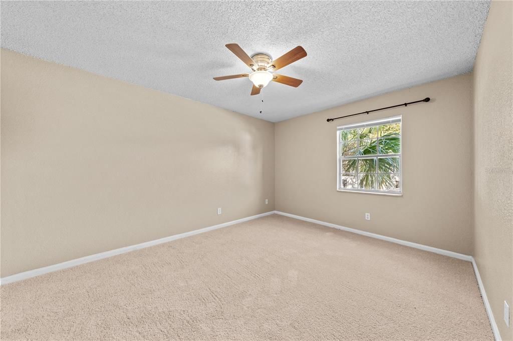 Activo con contrato: $184,900 (2 camas, 2 baños, 927 Pies cuadrados)