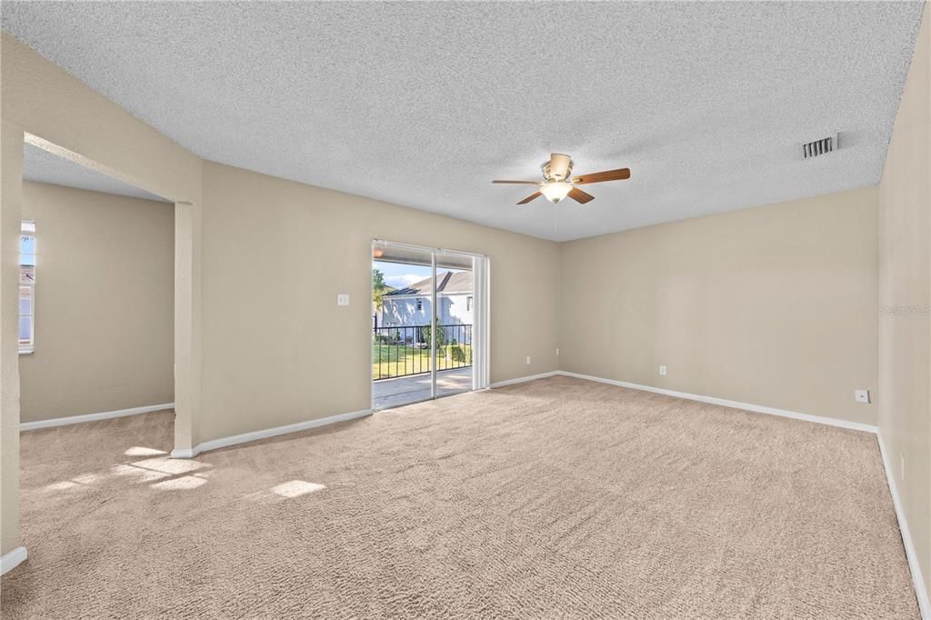 Activo con contrato: $184,900 (2 camas, 2 baños, 927 Pies cuadrados)