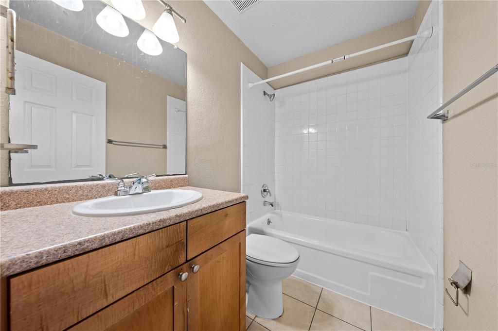 Activo con contrato: $184,900 (2 camas, 2 baños, 927 Pies cuadrados)