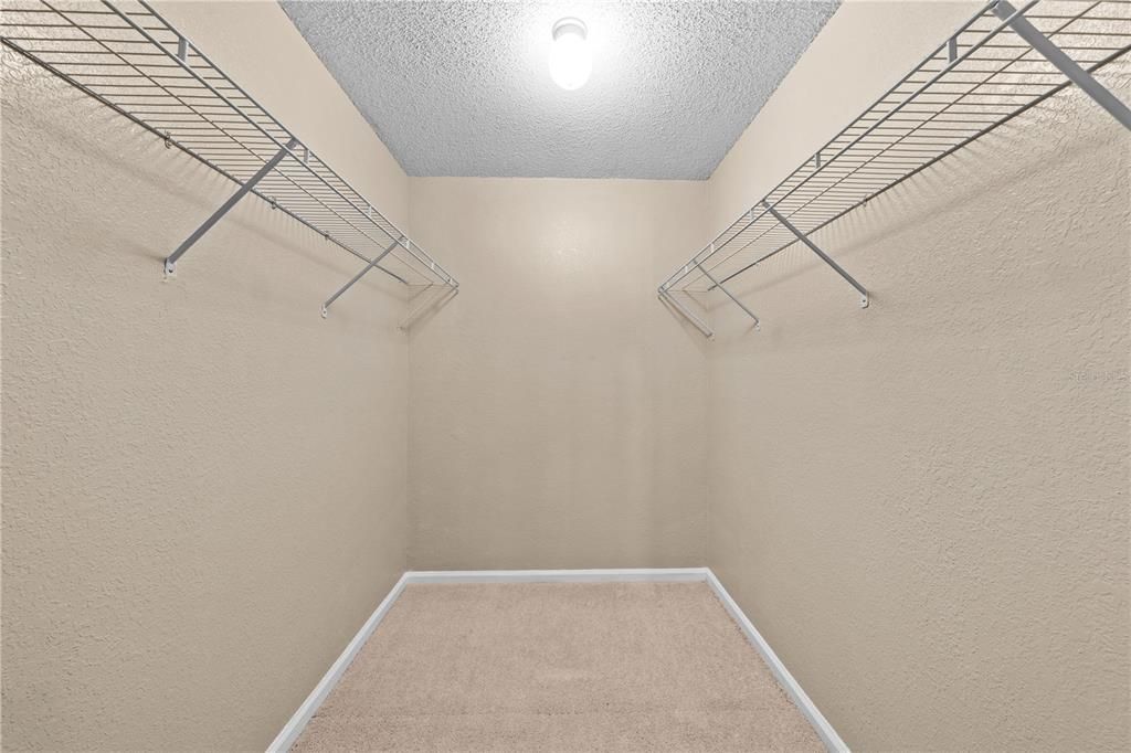 Activo con contrato: $184,900 (2 camas, 2 baños, 927 Pies cuadrados)