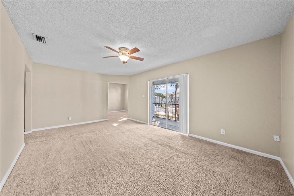 Activo con contrato: $184,900 (2 camas, 2 baños, 927 Pies cuadrados)