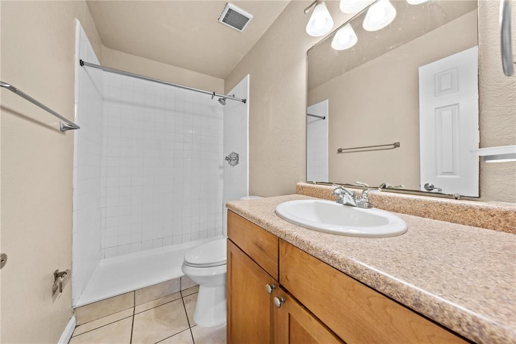 Activo con contrato: $184,900 (2 camas, 2 baños, 927 Pies cuadrados)