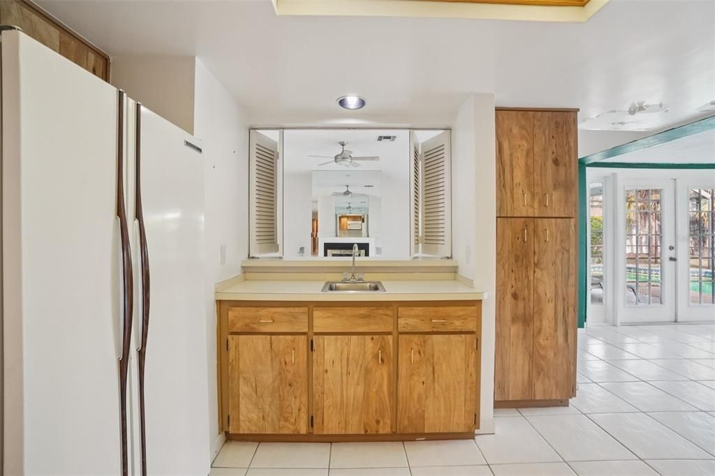 For Sale: $550,000 (3 beds, 2 baths, 2190 Square Feet)