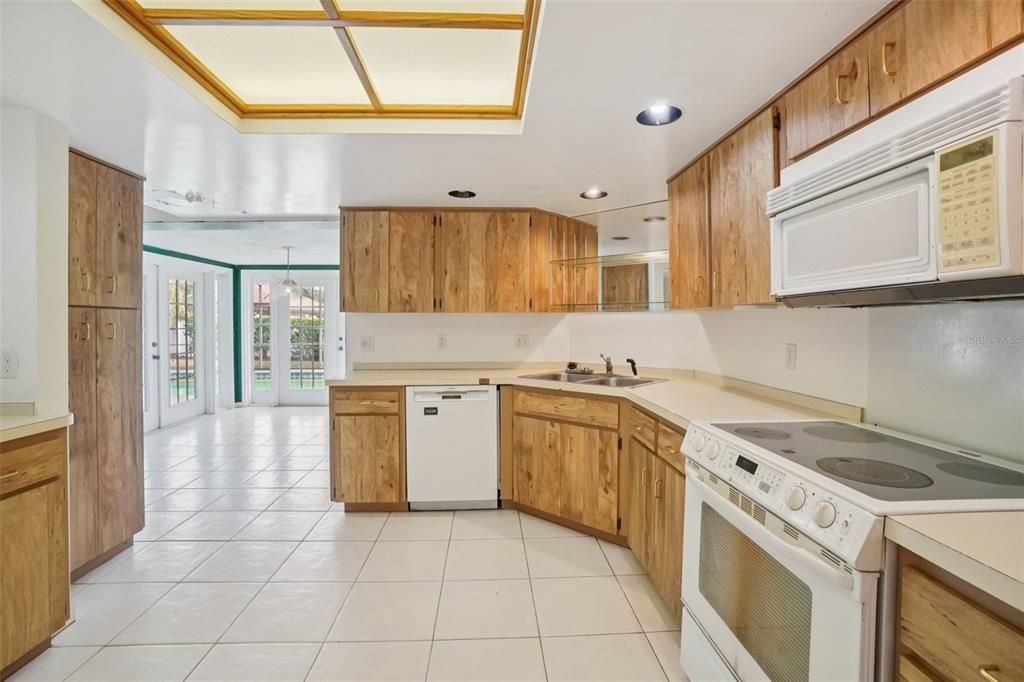 For Sale: $550,000 (3 beds, 2 baths, 2190 Square Feet)