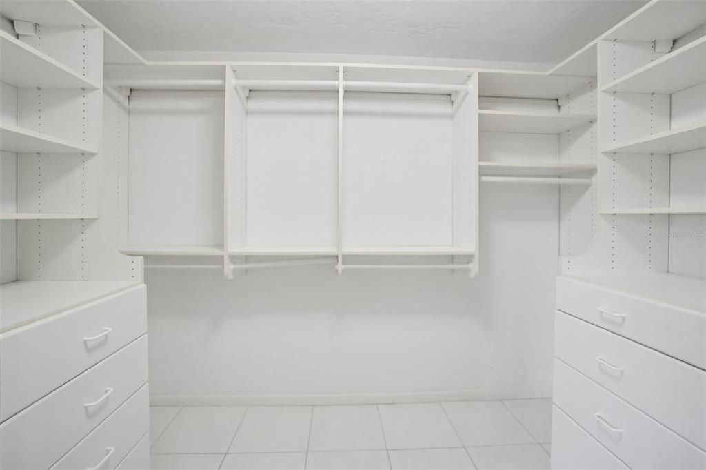 For Sale: $550,000 (3 beds, 2 baths, 2190 Square Feet)