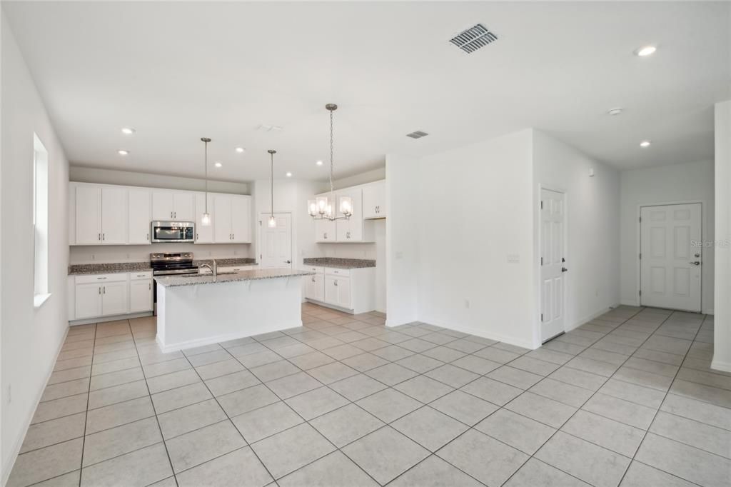 En Venta: $348,490 (5 camas, 3 baños, 2434 Pies cuadrados)