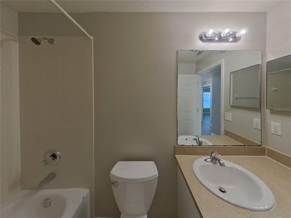 En Renta: $2,149 (4 camas, 2 baños, 1600 Pies cuadrados)