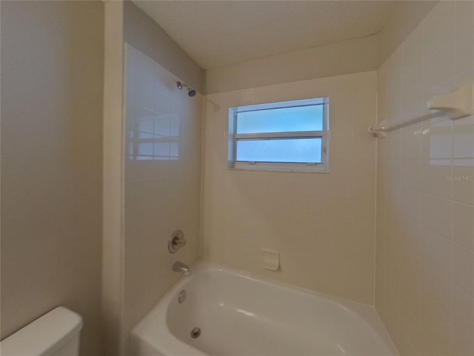 En Renta: $2,149 (4 camas, 2 baños, 1600 Pies cuadrados)