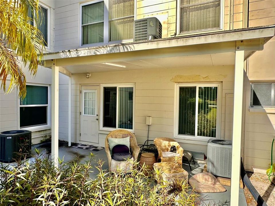 На продажу: $168,000 (2 спален, 2 ванн, 1100 Квадратных фут)