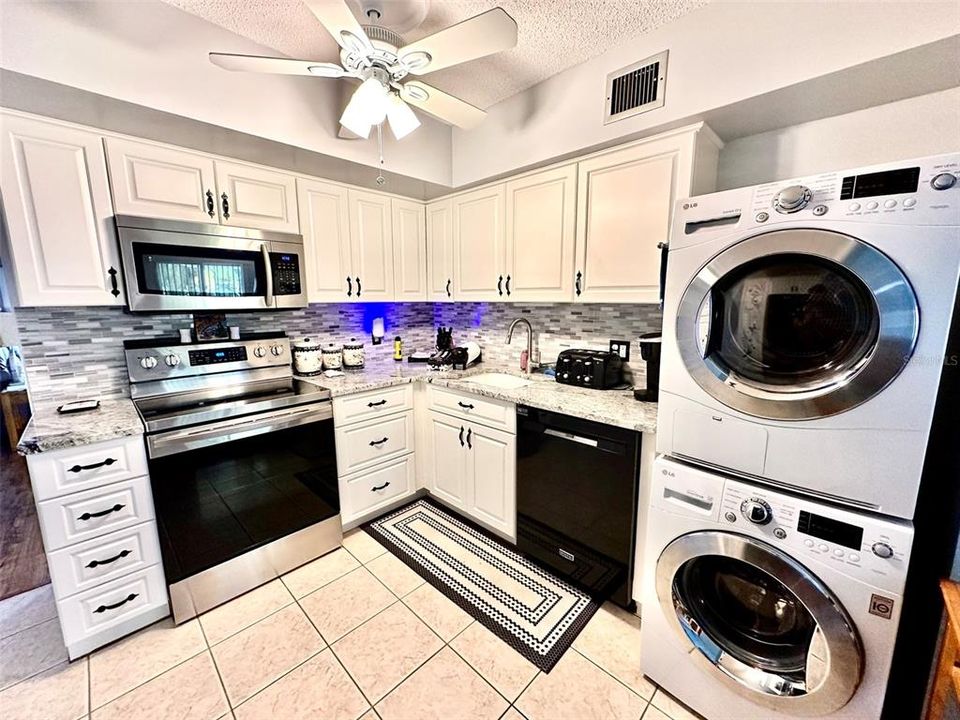 На продажу: $168,000 (2 спален, 2 ванн, 1100 Квадратных фут)