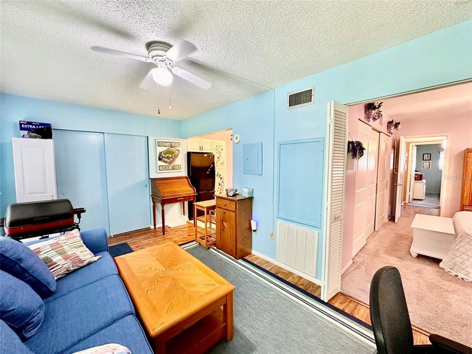 На продажу: $168,000 (2 спален, 2 ванн, 1100 Квадратных фут)