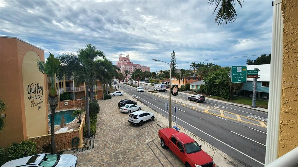 For Rent: $2,000 (1 beds, 1 baths, 965 Square Feet)