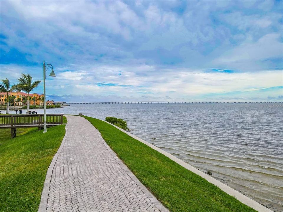 For Sale: $300,000 (2 beds, 2 baths, 1443 Square Feet)