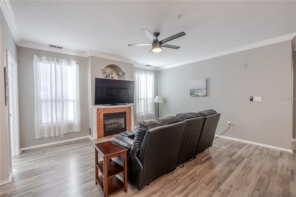 For Sale: $300,000 (2 beds, 2 baths, 1443 Square Feet)