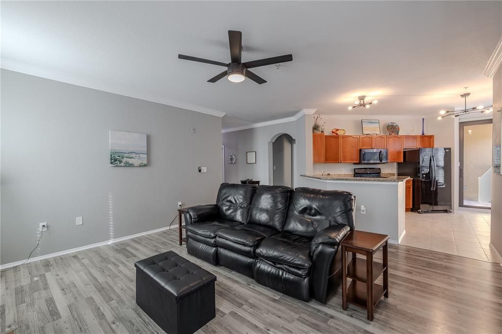 For Sale: $300,000 (2 beds, 2 baths, 1443 Square Feet)