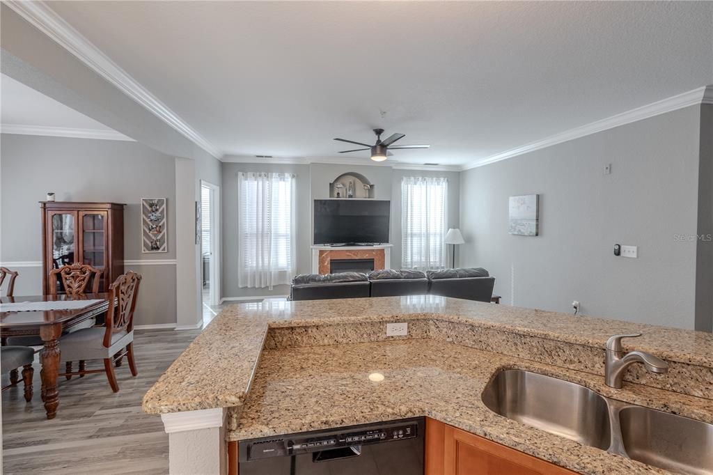 For Sale: $300,000 (2 beds, 2 baths, 1443 Square Feet)