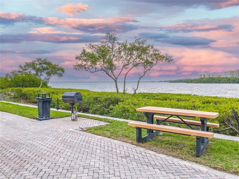 For Sale: $300,000 (2 beds, 2 baths, 1443 Square Feet)