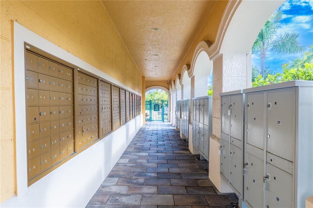 For Sale: $300,000 (2 beds, 2 baths, 1443 Square Feet)