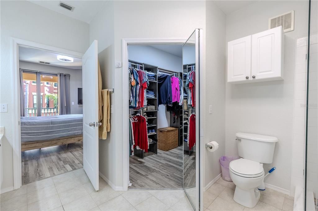 For Sale: $300,000 (2 beds, 2 baths, 1443 Square Feet)