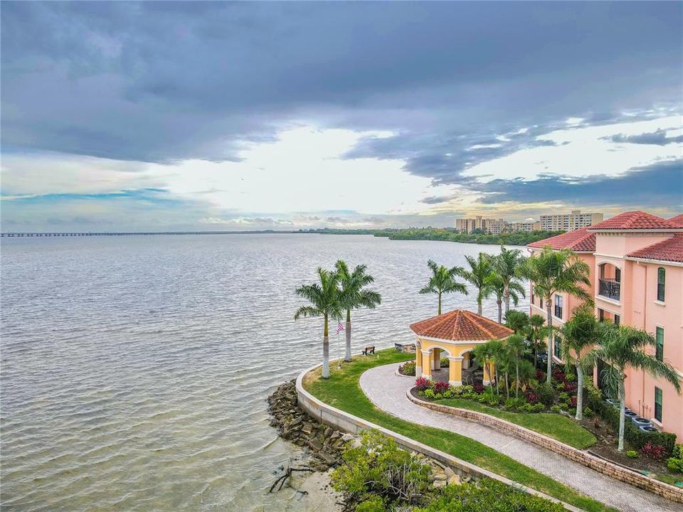 For Sale: $300,000 (2 beds, 2 baths, 1443 Square Feet)