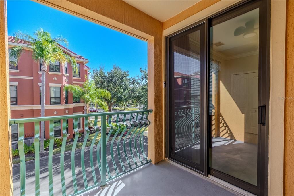 For Sale: $300,000 (2 beds, 2 baths, 1443 Square Feet)