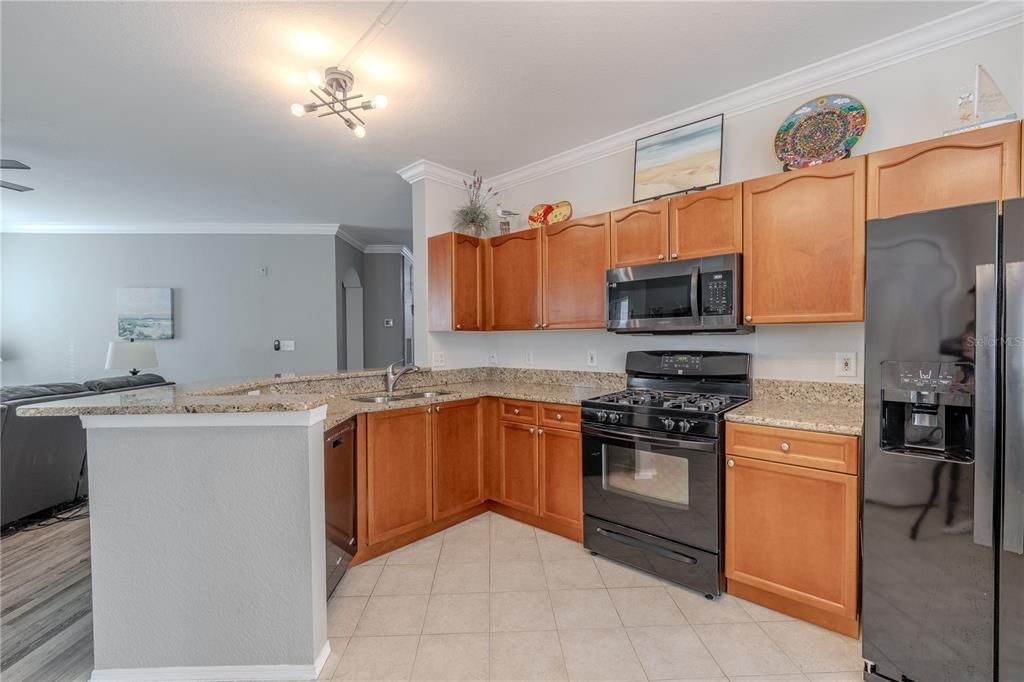 For Sale: $300,000 (2 beds, 2 baths, 1443 Square Feet)