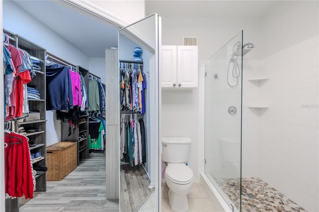 For Sale: $300,000 (2 beds, 2 baths, 1443 Square Feet)