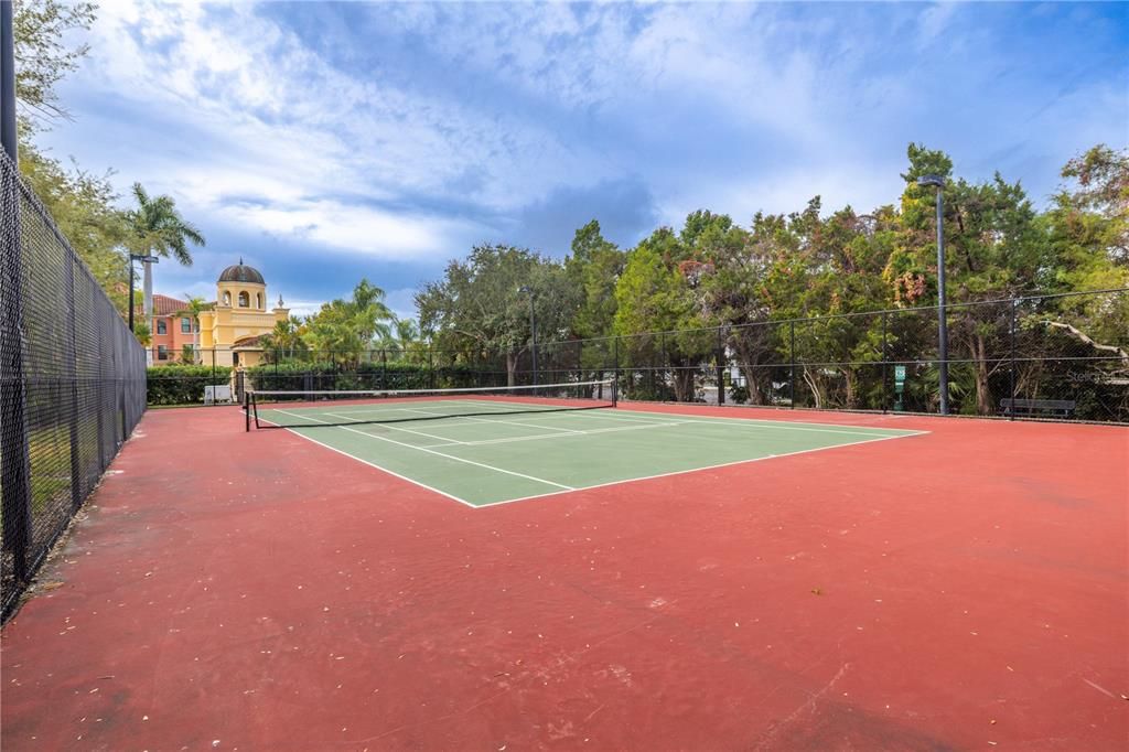 For Sale: $300,000 (2 beds, 2 baths, 1443 Square Feet)