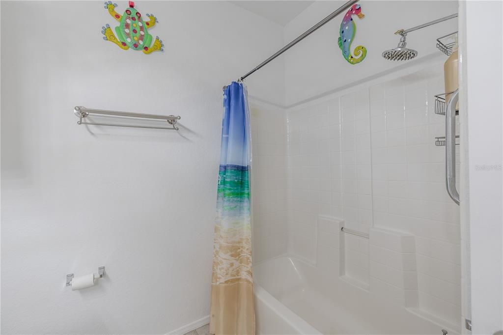For Sale: $300,000 (2 beds, 2 baths, 1443 Square Feet)