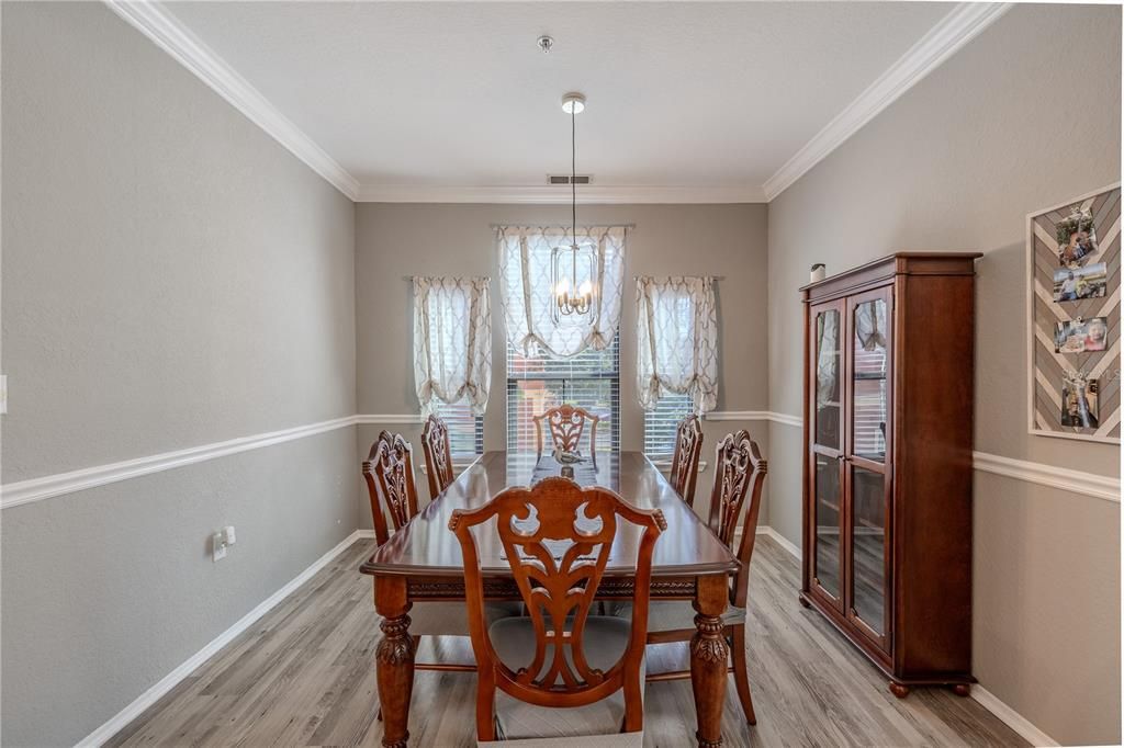 For Sale: $300,000 (2 beds, 2 baths, 1443 Square Feet)