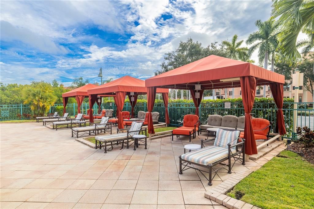 For Sale: $300,000 (2 beds, 2 baths, 1443 Square Feet)