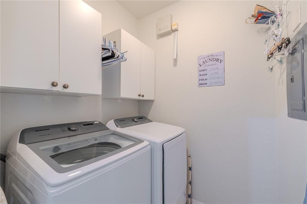 For Sale: $300,000 (2 beds, 2 baths, 1443 Square Feet)