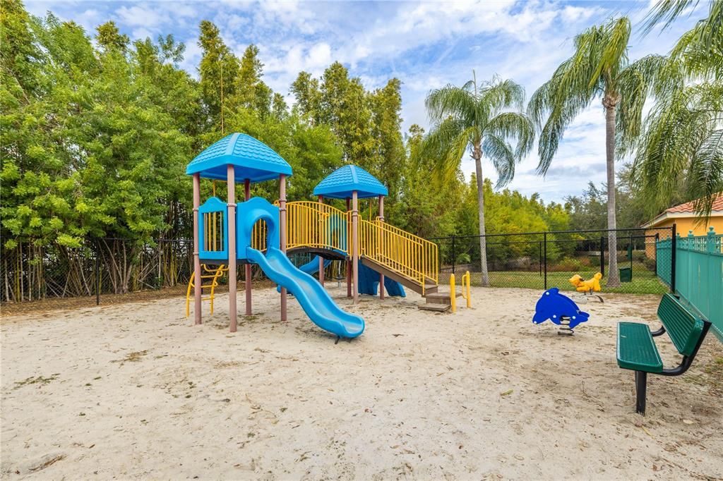 For Sale: $300,000 (2 beds, 2 baths, 1443 Square Feet)