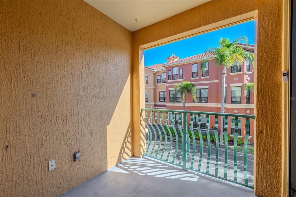 For Sale: $300,000 (2 beds, 2 baths, 1443 Square Feet)