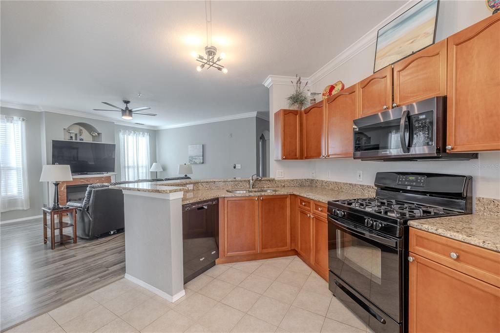 For Sale: $300,000 (2 beds, 2 baths, 1443 Square Feet)