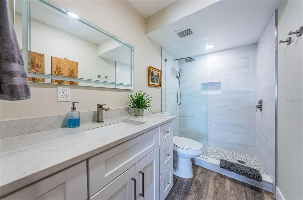 出租: $3,000 (2 贝兹, 2 浴室, 1130 平方英尺)