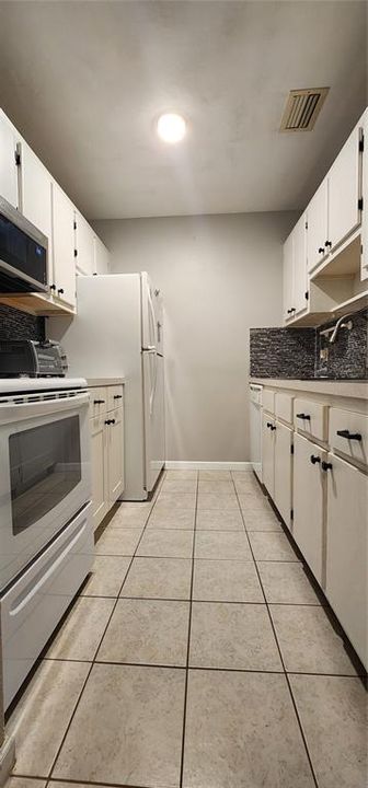 For Rent: $1,300 (1 beds, 1 baths, 704 Square Feet)