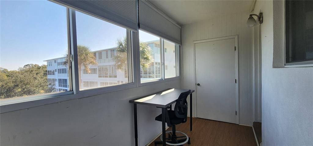 For Rent: $1,300 (1 beds, 1 baths, 704 Square Feet)