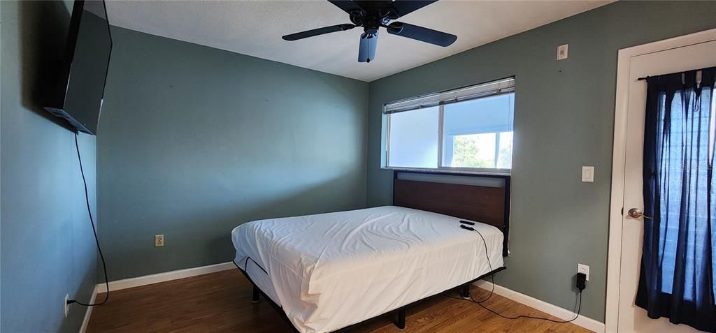 For Rent: $1,300 (1 beds, 1 baths, 704 Square Feet)