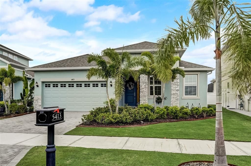 For Sale: $824,000 (3 beds, 2 baths, 1964 Square Feet)