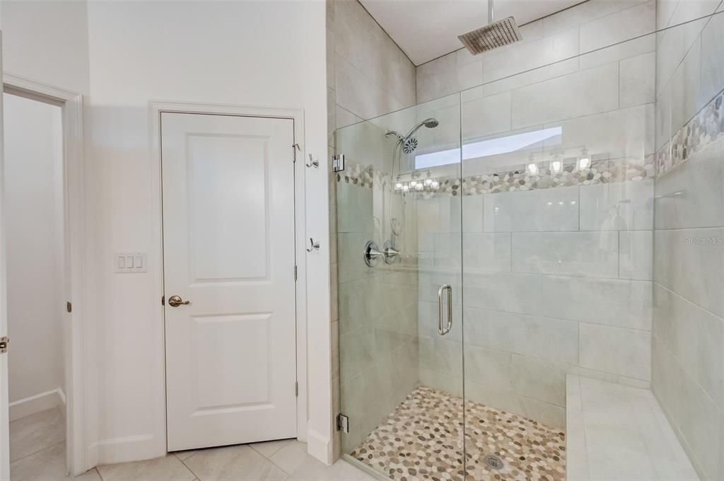 For Sale: $824,000 (3 beds, 2 baths, 1964 Square Feet)