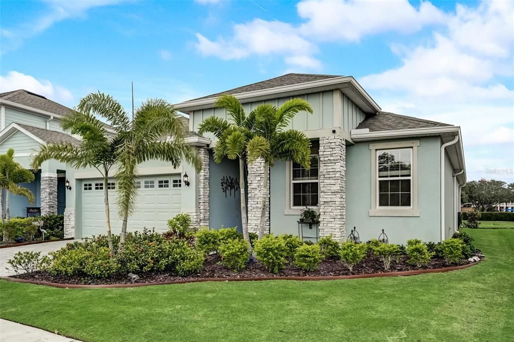 For Sale: $824,000 (3 beds, 2 baths, 1964 Square Feet)