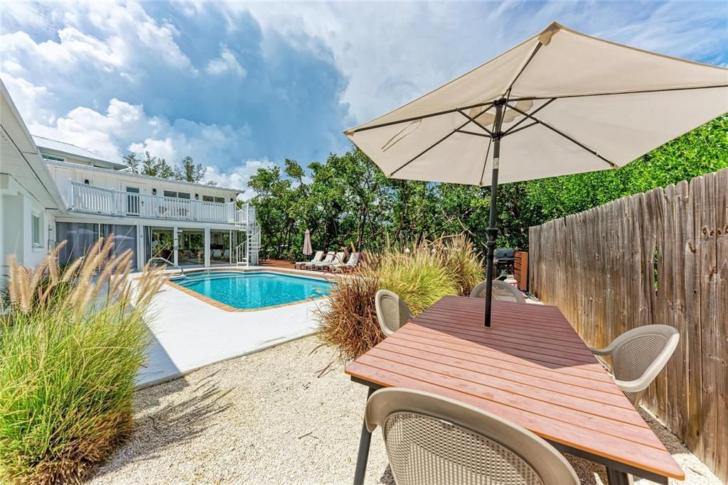 For Sale: $2,495,000 (4 beds, 4 baths, 2013 Square Feet)