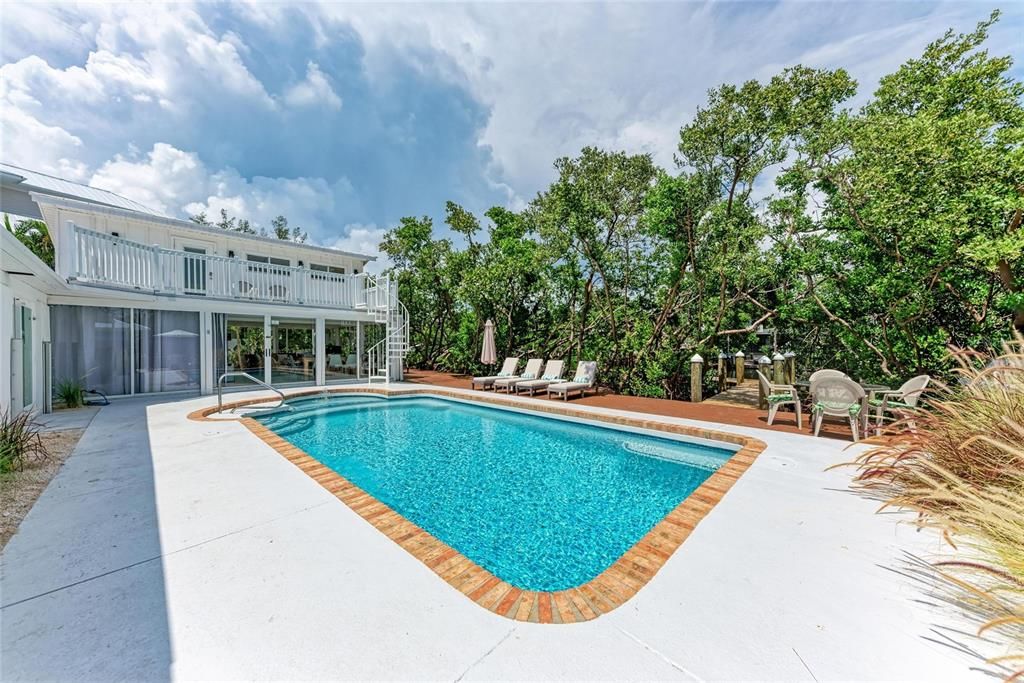 For Sale: $2,495,000 (4 beds, 4 baths, 2013 Square Feet)