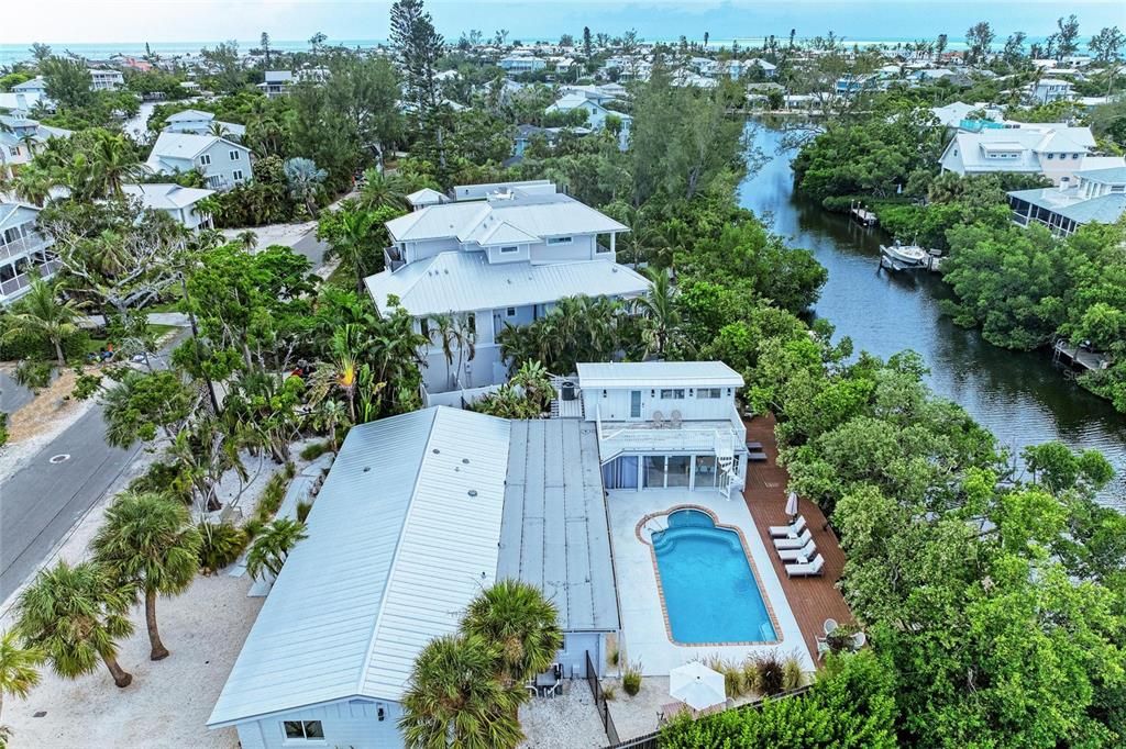 For Sale: $2,495,000 (4 beds, 4 baths, 2013 Square Feet)