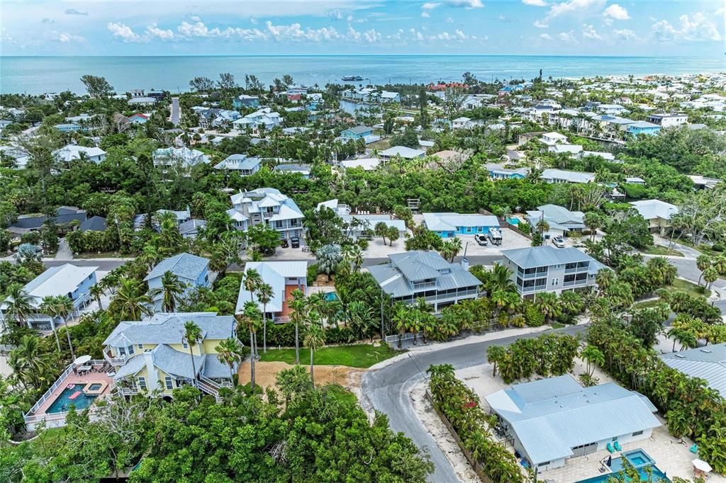 For Sale: $2,495,000 (4 beds, 4 baths, 2013 Square Feet)