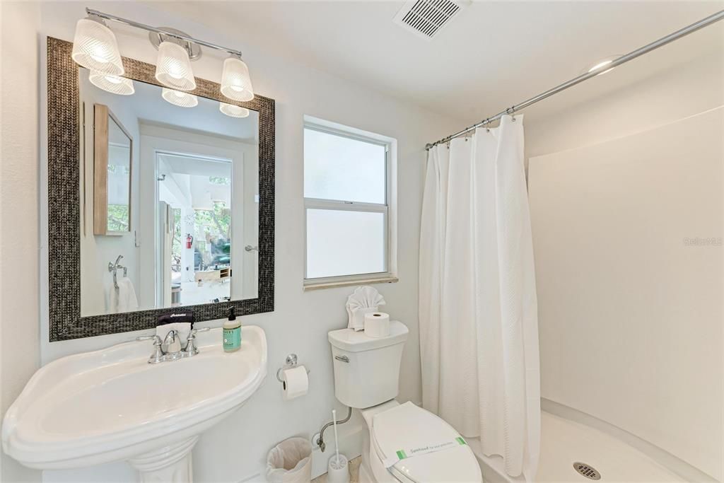 For Sale: $2,495,000 (4 beds, 4 baths, 2013 Square Feet)