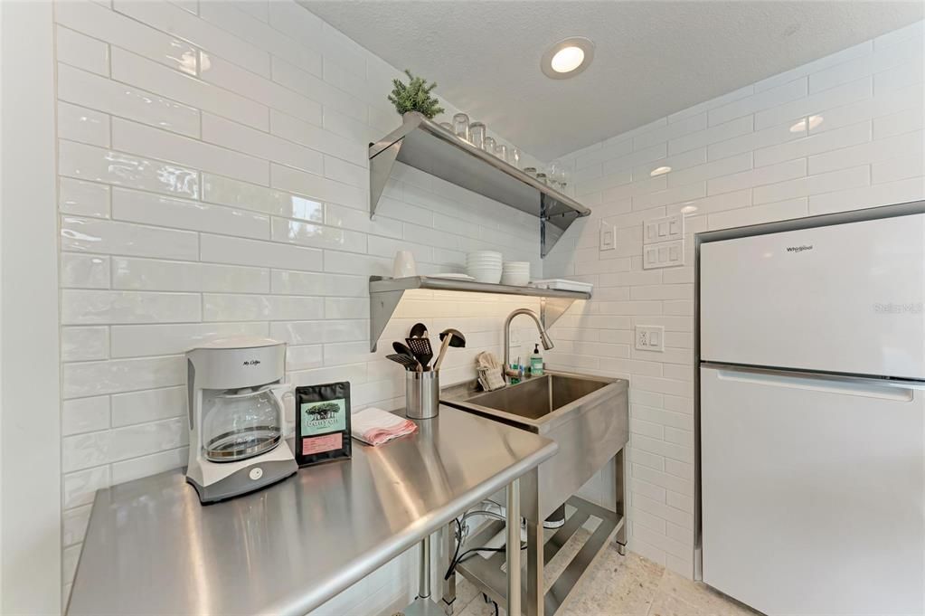 For Sale: $2,495,000 (4 beds, 4 baths, 2013 Square Feet)