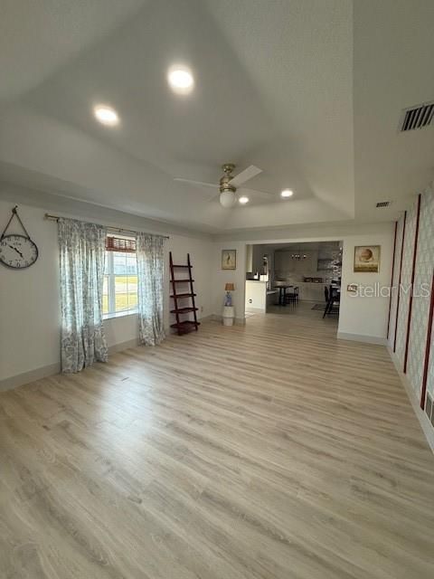 En Renta: $3,000 (4 camas, 3 baños, 2660 Pies cuadrados)