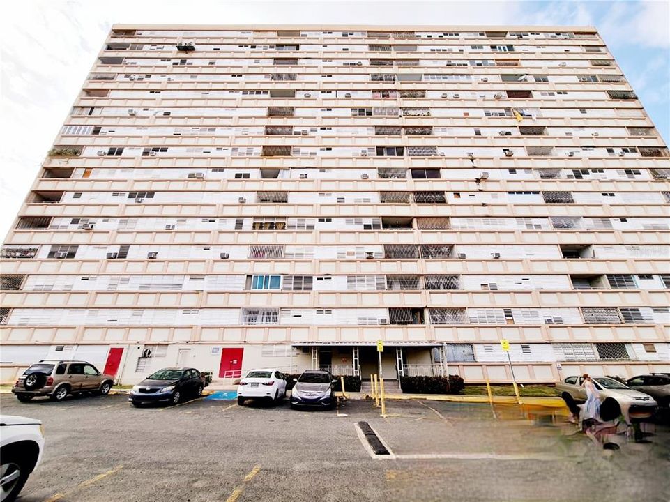 В аренду: $900 (3 спален, 1 ванн, 880 Квадратных фут)